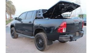 Hilux GCC 2024, Camioneta Usada con Volante a la Izquierda, Control de Crucero Automático, Tracción en las Cuatro Ruedas, Motor de 4.1-6L, Asientos de Cuero, Neumáticos R18, Euro V - Product Image 4