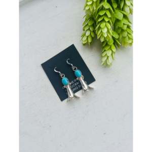 Boucles d'oreilles pendantes en turquoise de Kingman Navajo et argent sterling, bijoux culturels de collection, fabriquées à la main par des artisans - Product Image 3
