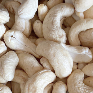 Meilleur tarif Noix de cajou W320 Noix de cajou biologiques de qualité supérieure Noix de cajou en vrac exportées en gros vers l'Asie, l'Union européenne et le Moyen-Orient - Product Image 1