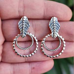 Pendientes de Plata de Ley 925 con Diseño de Hoja, Hechos a Mano, Estilo Boho, Doble Aro Colgante, Diseño Único Inspirado en la Naturaleza, Patrón Vegetal - Product Image 1