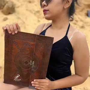 Nouveau véritable main usiné Extra Large en cuir gaufré fermoir moyen serrure Journal Boho traditionnel Vintage cuir voyage Long Journal - Product Image 1