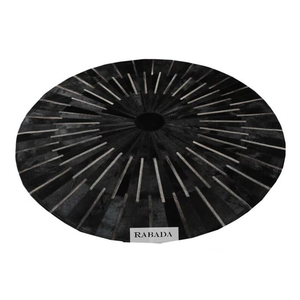 Alfombra redonda de cuero de vaca negra azabache hecha a mano con estampado de animales, alfombrilla de oración para decoración del hogar, logotipo, número de modelo para espacio de habitación - Product Image 1