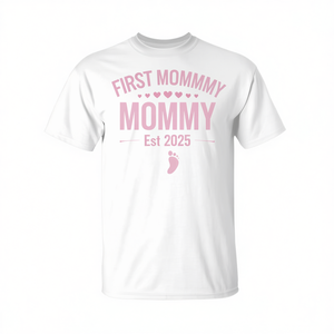 T-shirt « Première maman » 2025 – Motif cœurs roses pour jeunes mamans – Col rond, manches courtes, impression numérique pour femme adulte - Product Image 2