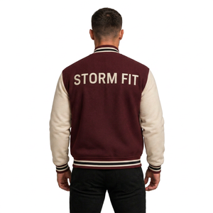 Chaqueta Varsity Personalizada Unisex de Lana y Cuero Color Granate para Bordar, Estilo Preppy, Corte Regular, Cuello Alto, Resistente al Viento y Transpirable - Product Image 3