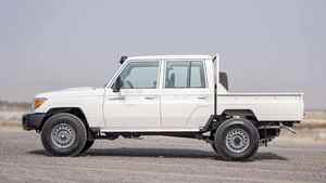 Como nuevo 2023 T O Y O T A L A N D C R U I S E R LC79DC 4.2D C - Product Image 4