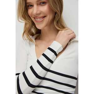 เสื้อยืดแขนยาวลำลองไร้ตะเข็บบริเวณคอ ผลิตจากโพลีเอสเตอร์ 100% - Product Image 3