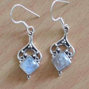 ต่างหูมูนสโตนห้อยระย้า อัญมณีเงินแท้ 925 ทำด้วยมือ ของขวัญวันเกิดสำหรับผู้หญิง - Product Image 1