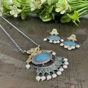 Hermoso conjunto de joyas para mujer, elegante collar tradicional con pendientes a juego, ideal para bodas, fiestas y uso festivo - Product Image 1