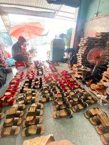 Sandalias Tradicionales Vietnamitas de Madera para Mujer con Parte Superior de Seda, Estilo Informal para Todas las Estaciones - Ao Dai Vietchoice - Product Image 3