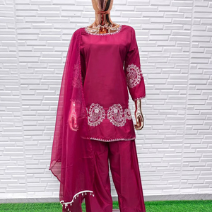 Conjunto de Kurti, Pantalón y Dupatta de Diseño con Bordado de Secuencia Natural y Trabajo de Espejo (Listo para Usar) - Product Image 1