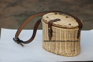 Sac à main en rotin fait main avec poignée en cuir et revêtement de sol en cuir à l'intérieur du sac pour femme fabriqué en Inde. - Product Image 3