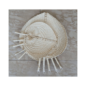 Venta al por mayor artesanía vietnamita tradicional regalos de boda melocotón mimbre Color Natural abanicos de Palma hecho a mano hojas de palma abanico de mano - Product Image 6