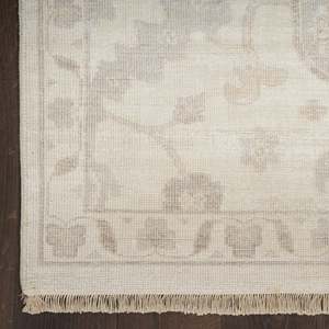 Alfombra de Área Estilo Aldora con Diseño Floral Vintage en Gris Marfil, Alfombra Interior Tradicional, Elegante Revestimiento Decorativo para Piso del Hogar - Product Image 3