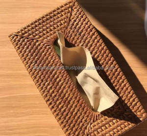 Cubierta de caja de pañuelos de madera de ratán hecha a mano, elegante y duradera, perfecta para interiores rústicos bohemios y modernos, ideal - Product Image 1