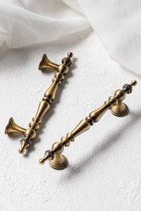 Exportateur indien Poignée de porte décorative en laiton pour maisons traditionnelles ou temples et décor patrimonial disponible à la vente - Product Image 4