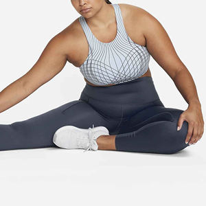 Soutien-gorge de sport à impact élevé en tissu doux, dos sexy à bretelles croisées, pour femmes, 2024, fitness, soutien-gorge personnalisé fabriqué au Pakistan - Product Image 3