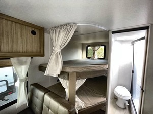 Remolque de Campamento Usado F-o-r-e-s-t R-i-v-e-r Salem Cruise L-i-t-e 261BHXLX 2023 en Venta para Acampar y Viajar - Product Image 5