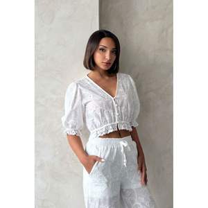 Blusas y Camisas para Mujer - Color Crema, Venta al Por Mayor, con Detalle de Encaje Bordado - Product Image 5