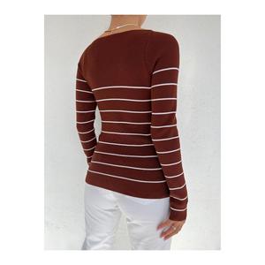 Blusa a maglia da donna con scollo a cuore a righe bianche marroni