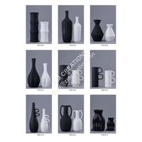 Vases à fleurs décoratifs en métal faits à la main, style côtier - Noir et blanc, décoration de mariage/événement, tailles personnalisables, vente en gros