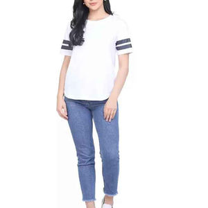 Camisetas Oversize Vintage para Mujer al por Mayor con Logotipo Personalizado, Detalle de Botones, Agujeros y Parches, Spandex/Poliéster - Product Image 6