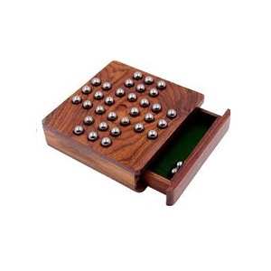 Juego de solitario hecho a mano de madera de lujo juego de mesa de solitario de madera de aspecto clásico - Product Image 1