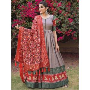 Adorable Vestido de Fiesta de Seda con Estampado Gris Metálico, Dupatta XL, Corte Imperio, Línea A, Satén con Lentejuelas, Largo hasta el Suelo para Fiestas - Product Image 3