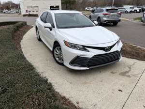 Toyota Camry LE FWD 2023 Usado en Buen Estado - Product Image 2