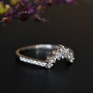 Bague de mariage en diamant cultivé en laboratoire en or 10 carats bague de fiançailles marquise incurvée et ronde bijoux en diamant de laboratoire - Product Image 6