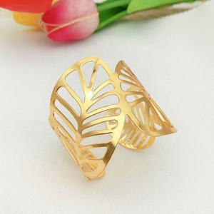 แหวนผ้าเช็ดปากลายใบไม้ ช่วยเพิ่มความหรูหราให้กับโต๊ะอาหารทันที ด้วยการเพิ่มสัมผัสแห่งความสง่างามและความประณีตเหนือกาลเวลา - Product Image 3