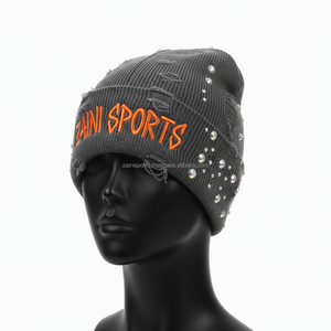 Bonnet d'hiver pour femmes 280 GSM Tricot acrylique doux Design vieilli Broderie strass Logo personnalisé Bonnet jacquard - Product Image 3