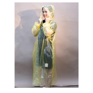 Chubasqueros desechables temporales de PE, ropa impermeable de precio barato para una sola persona de alta calidad con logotipo y embalaje personalizados - Product Image 3