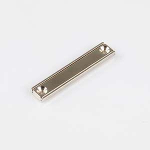 Barra piatta in neodimio 70x13,5x5mm con svasatura conica - Product Image 1