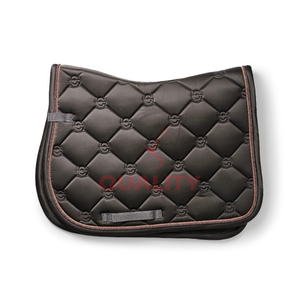 Tapis de selle en coton matelassé respirant personnalisé avec doublure douce pour un soutien confortable Tapis de selle équestre anglais - Product Image 1