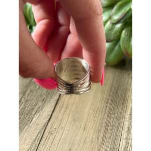 Anillo de Ópalo Rosa y Plata de Ley - Joyería con Incrustaciones Geométricas de Estilo Religioso, Regalo Elegante - Product Image 5
