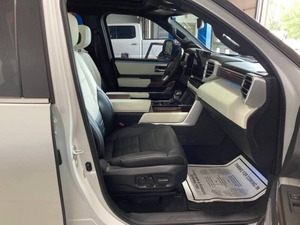 Toyota Tundra Capstone HV 4x4 2022 Estándar, Camioneta de Cabina Doble Capstone HV 4 Puertas SB - Product Image 3