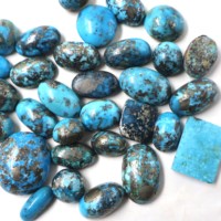 Cabochon de turquoise iranienne naturelle sculpté à la main, fantaisie, de formes et tailles variées, pour la fabrication de bijoux