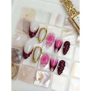 Ruby Empress Press-On Nail : Accessoire de nail art élégant et luxueux - Product Image 2