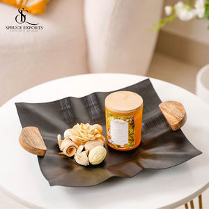 Bandeja de servicio de metal con estilo superventas con tiradores de madera de grabado de hierro curvo para decoración del hogar bodas Diwali Ramadán OEM ODM - Product Image 1