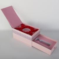 Ensemble de parfums de luxe recyclés personnalisés emballage de fleurs de roses faites à la main stratification mate accentuée feuille UV mariages industries alimentaires