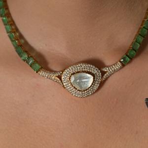 Collier ras-de-cou Gajaah 925 en argent The AURA, une ligne moderne de diamants Polki et d'émeraudes pour femme, idéal pour les mariages, les fêtes et les fiançailles. - Product Image 3