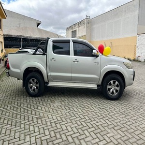 Prix bon marché Toyota Hilux modèle automatique de conduite à gauche et à droite frais et propre d'occasion à vendre - Product Image 6
