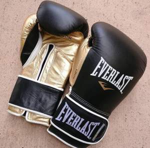 Guantes de Boxeo de Cuero Vacuno de Calidad Profesional con Cierre de Cordones, Molde de Mano de 4 Capas, Hechos a Medida, Universales, Impermeables y con Protección UV - Product Image 3
