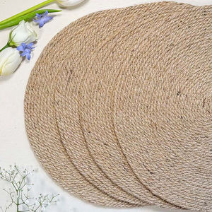 Napperons en jonc de mer écologiques avec texture artisanale idéaux pour les tables à manger modernes dans les maisons et les cuisines commerciales - Product Image 6