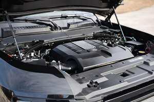 Land Rover Defender 110 V8 2024 Gasolina, Bajo Kilometraje - Product Image 4