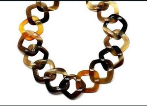 Collier en corne fait main tendance et écologique pour femmes, cadeau de fête de Noël personnalisé, vente en gros - Product Image 5