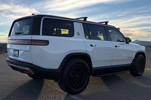AUTOS USADOS EN VENTA 2023 Rivian R1S Edición Adventure - Product Image 2