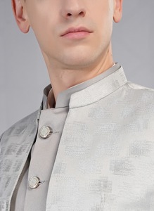 Costume trois pièces gris foncé classique en vente chaude, blazer sur mesure pour les affaires, les mariages et les événements formels, disponible pour le prix d'exportation - Product Image 2