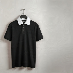 เสื้อเชิ้ตแขนสั้นสีน้ำเงินล้วนสำหรับผู้ชาย คอปกและปลายแขนสีขาว ผ้าคอตตอนปิเก้ถักแบบลำลอง ODM กันยับ ทรงปกติ - Product Image 4