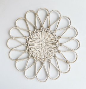 La mejor opción, versátil, tejido a mano, flor roja, mantel de ratán natural, placa de cargador de ratán colorida, tamaño personalizado - Product Image 5